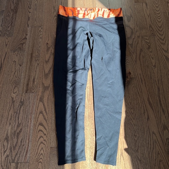 XL - Blackmilk TIGER STRIPES YOGA PANTS 💚💚 2 for $50 - Picture 5 of 7